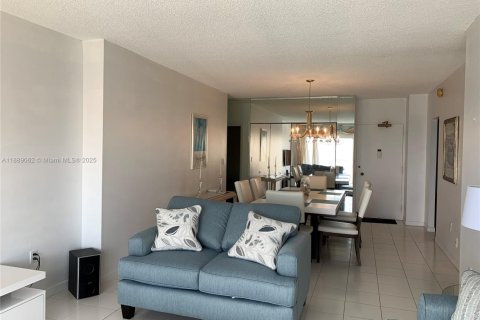 Снять в аренду кондоминиум в Халландейл-Бич, Флорида 1 спальня, 80.82м2, № 1941117 - фото 6