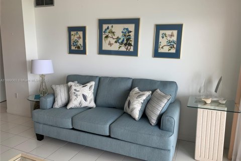 Снять в аренду кондоминиум в Халландейл-Бич, Флорида 1 спальня, 80.82м2, № 1941117 - фото 5
