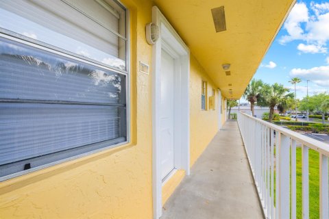 Condominio en venta en Oakland Park, Florida, 2 dormitorios, 56.58 m2 № 2245660 - foto 2