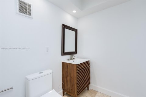 Townhouse in North Miami Beach, Florida 3 bedrooms, 179.86 sq.m. № 1922969 - photo 16