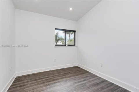 Townhouse in North Miami Beach, Florida 3 bedrooms, 179.86 sq.m. № 1922969 - photo 24