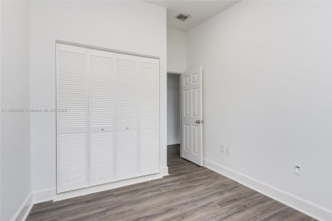 Townhouse in North Miami Beach, Florida 3 bedrooms, 179.86 sq.m. № 1922969 - photo 25