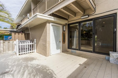 Townhouse in North Miami Beach, Florida 3 bedrooms, 179.86 sq.m. № 1922969 - photo 18