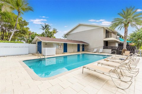 Townhouse in North Miami Beach, Florida 3 bedrooms, 179.86 sq.m. № 1922969 - photo 21