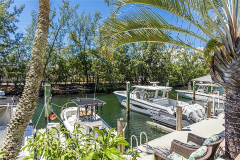 Townhouse in North Miami Beach, Florida 3 bedrooms, 179.86 sq.m. № 1922969 - photo 5