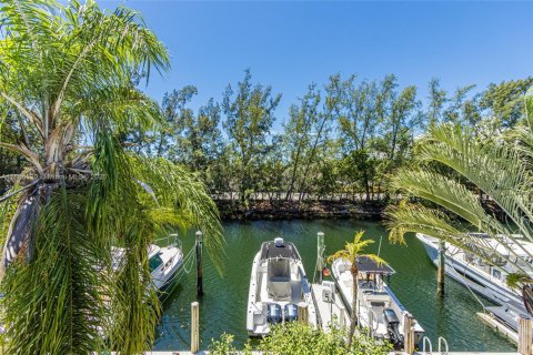 Townhouse in North Miami Beach, Florida 3 bedrooms, 179.86 sq.m. № 1922969 - photo 6