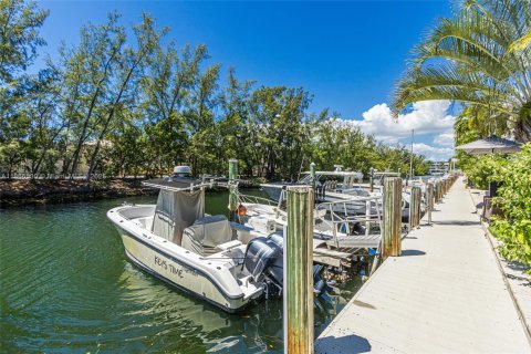 Townhouse in North Miami Beach, Florida 3 bedrooms, 179.86 sq.m. № 1922969 - photo 4