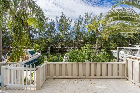 Townhouse in North Miami Beach, Florida 3 bedrooms, 179.86 sq.m. № 1922969 - photo 30