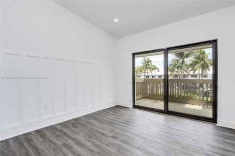Townhouse in North Miami Beach, Florida 3 bedrooms, 179.86 sq.m. № 1922969 - photo 27