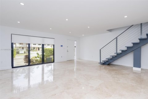 Townhouse in North Miami Beach, Florida 3 bedrooms, 179.86 sq.m. № 1922969 - photo 9