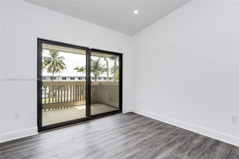 Townhouse in North Miami Beach, Florida 3 bedrooms, 179.86 sq.m. № 1922969 - photo 28