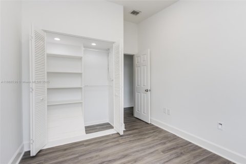 Townhouse in North Miami Beach, Florida 3 bedrooms, 179.86 sq.m. № 1922969 - photo 26