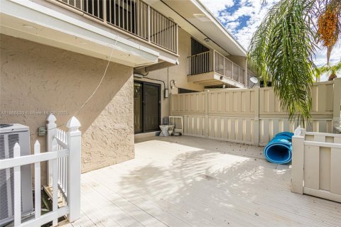 Townhouse in North Miami Beach, Florida 3 bedrooms, 179.86 sq.m. № 1922969 - photo 20