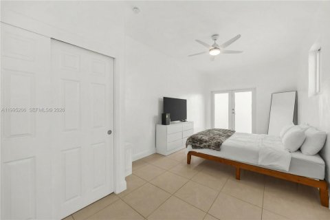 House in Hollywood, Florida 3 bedrooms, 171.31 sq.m. № 2062745 - photo 15