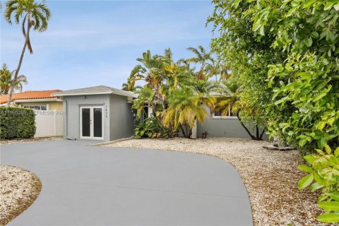 House in Hollywood, Florida 3 bedrooms, 171.31 sq.m. № 2062745 - photo 1