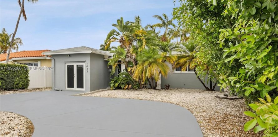 House in Hollywood, Florida 3 bedrooms, 171.31 sq.m. № 2062745