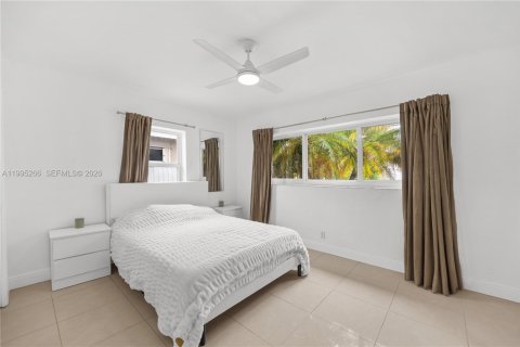 House in Hollywood, Florida 3 bedrooms, 171.31 sq.m. № 2062745 - photo 8