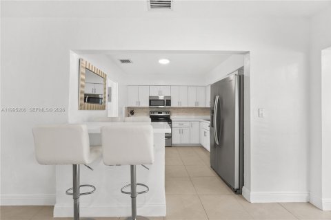 House in Hollywood, Florida 3 bedrooms, 171.31 sq.m. № 2062745 - photo 5