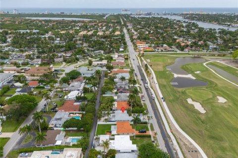 House in Hollywood, Florida 3 bedrooms, 171.31 sq.m. № 2062745 - photo 22