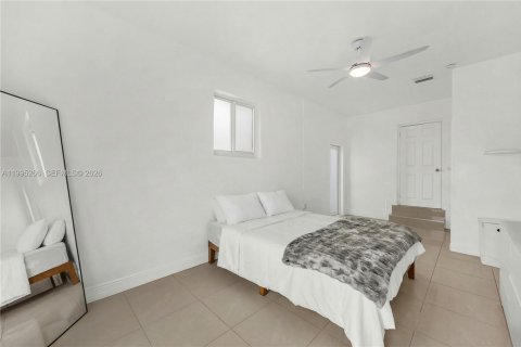 House in Hollywood, Florida 3 bedrooms, 171.31 sq.m. № 2062745 - photo 14
