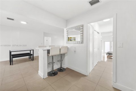 House in Hollywood, Florida 3 bedrooms, 171.31 sq.m. № 2062745 - photo 16