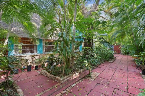 House in Miami, Florida 5 bedrooms, 250.84 sq.m. № 1862830 - photo 29