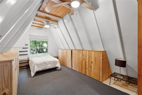 House in Miami, Florida 5 bedrooms, 250.84 sq.m. № 1862830 - photo 21