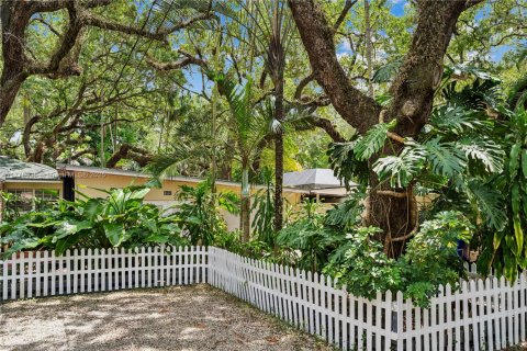 House in Miami, Florida 5 bedrooms, 250.84 sq.m. № 1862830 - photo 1