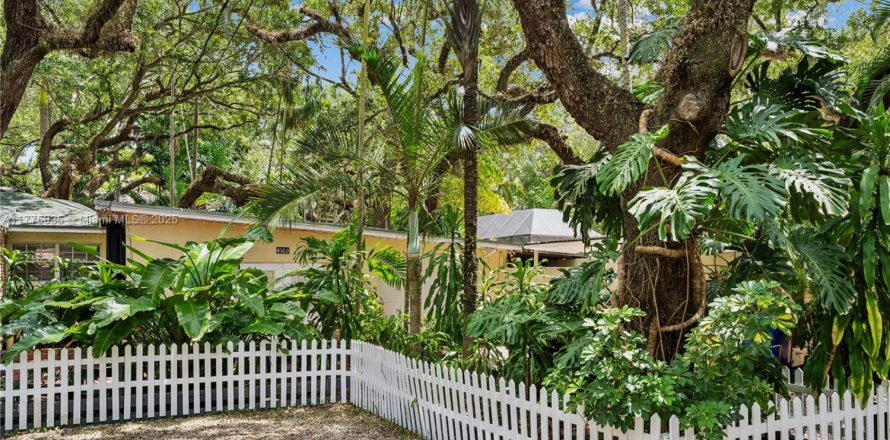 Casa en Miami, Florida 5 dormitorios, 250.84 m2 № 1862830