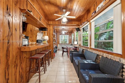 House in Miami, Florida 5 bedrooms, 250.84 sq.m. № 1862830 - photo 22