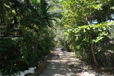 House in Miami, Florida 5 bedrooms, 250.84 sq.m. № 1862830 - photo 17