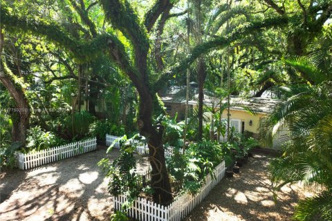 House in Miami, Florida 5 bedrooms, 250.84 sq.m. № 1862830 - photo 5