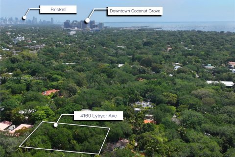 House in Miami, Florida 5 bedrooms, 250.84 sq.m. № 1862830 - photo 12