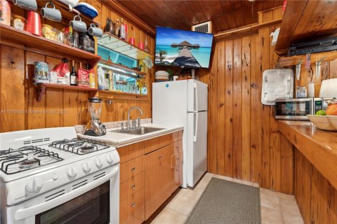 House in Miami, Florida 5 bedrooms, 250.84 sq.m. № 1862830 - photo 20