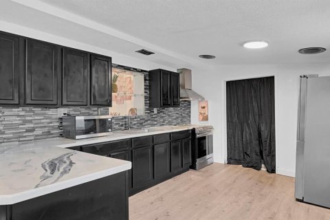 Villa ou maison à vendre à Apopka, Floride: 3 chambres, 180.42 m2 № 2236803 - photo 7
