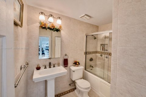 Купить виллу или дом в Майами, Флорида 3 спальни, 114.36м2, № 1997192 - фото 8