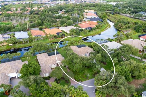 House in Englewood, Florida 4 bedrooms, 272.67 sq.m. № 2157630 - photo 4