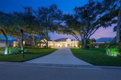 House in Englewood, Florida 4 bedrooms, 272.67 sq.m. № 2157630 - photo 2