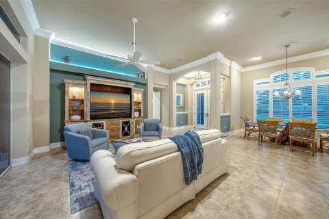 House in Englewood, Florida 4 bedrooms, 272.67 sq.m. № 2157630 - photo 14