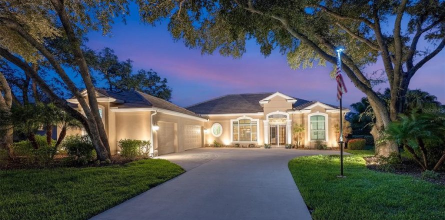 House in Englewood, Florida 4 bedrooms, 272.67 sq.m. № 2157630