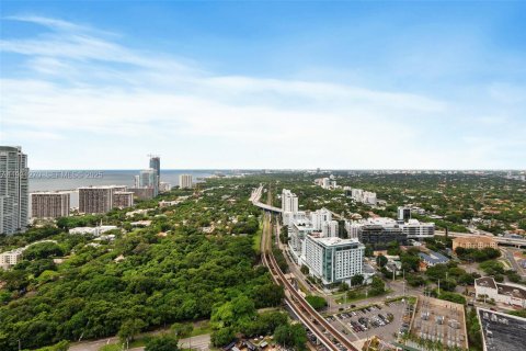 Condo in Miami, Florida, 1 bedroom  № 1990656 - photo 23