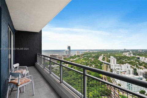 Condo in Miami, Florida, 1 bedroom  № 1990656 - photo 26
