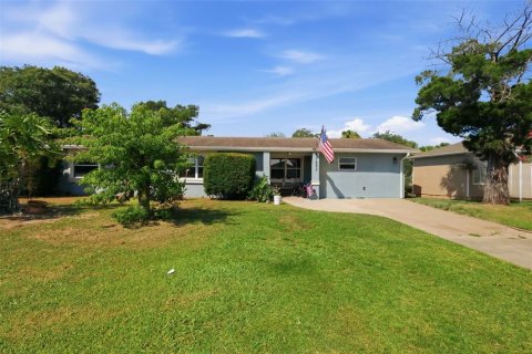 House in Edgewater, Florida 3 bedrooms, 123.19 sq.m. № 2348135
