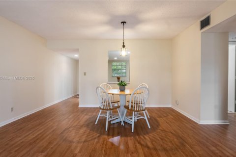 Снять в аренду кондоминиум в Дейви, Флорида 2 спальни, 105.91м2, № 1944861 - фото 10