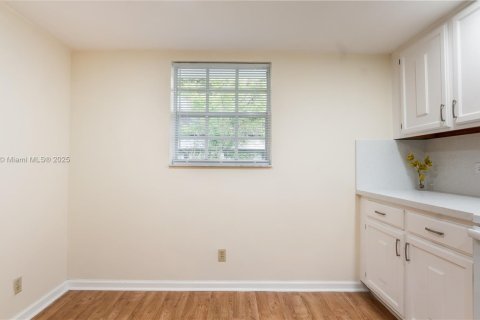 Снять в аренду кондоминиум в Дейви, Флорида 2 спальни, 105.91м2, № 1944861 - фото 7