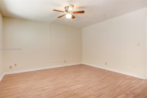 Снять в аренду кондоминиум в Дейви, Флорида 2 спальни, 105.91м2, № 1944861 - фото 18