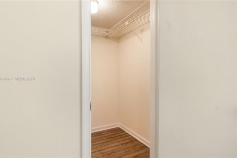 Снять в аренду кондоминиум в Дейви, Флорида 2 спальни, 105.91м2, № 1944861 - фото 21