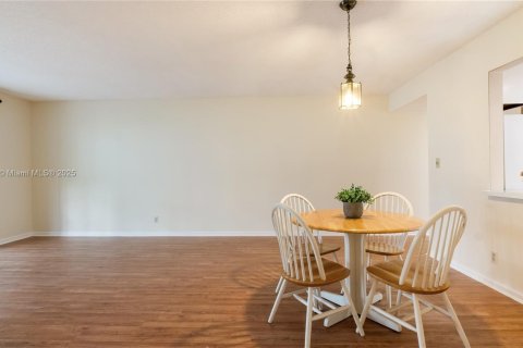 Снять в аренду кондоминиум в Дейви, Флорида 2 спальни, 105.91м2, № 1944861 - фото 11