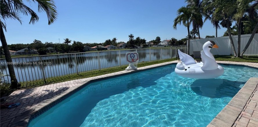 Villa ou maison à Hollywood, Floride 4 chambres, 187.2 m2 № 1950920