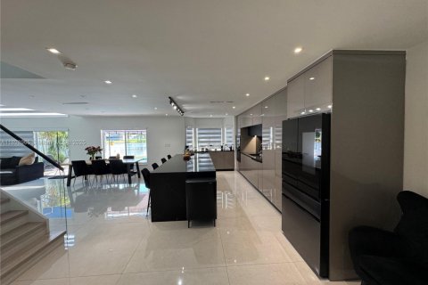 Villa ou maison à vendre à Hollywood, Floride: 4 chambres, 187.2 m2 № 1950920 - photo 4